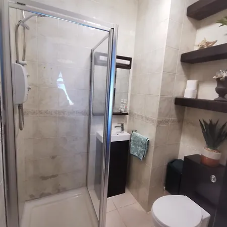 Palm Cove Luxurious Sea View Balcony Free Wifi Netflix Sleeps 5 *