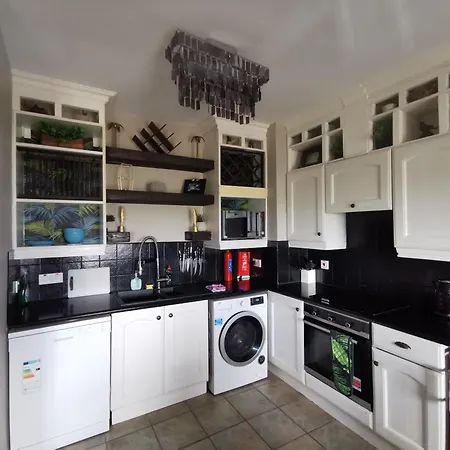 Apartment Palm Cove Luxurious Sea View Balcony Free Wifi Netflix Sleeps 5 Bundoran