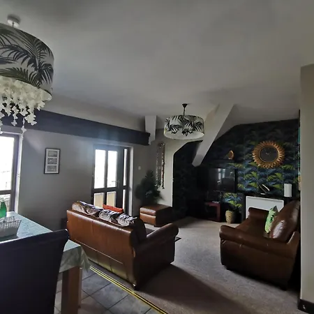Palm Cove Luxurious Sea View Balcony Free Wifi Netflix Sleeps 5 Bundoran