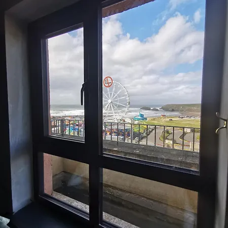 Palm Cove Luxurious Sea View Balcony Free Wifi Netflix Sleeps 5 *