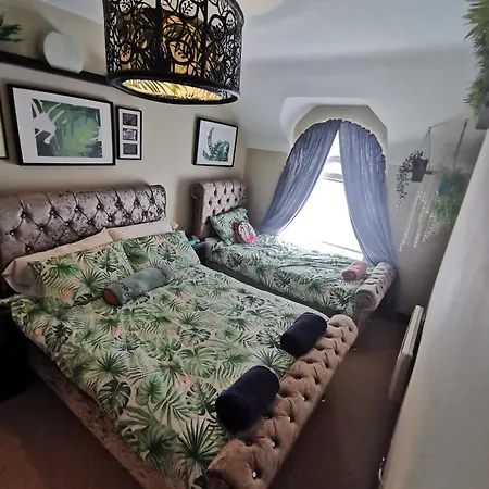 شقة Palm Cove Luxurious Sea View Balcony Free Wifi Netflix Sleeps 5 بوندوران