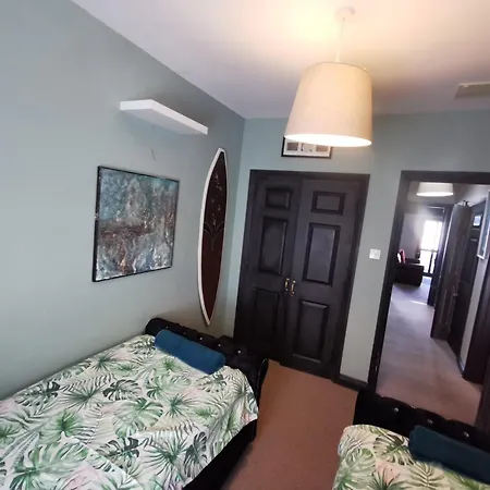 Palm Cove Luxurious Sea View Balcony Free Wifi Netflix Sleeps 5 شقة بوندوران