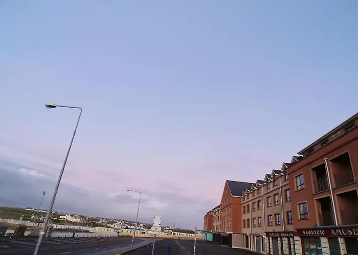 דירה Palm Cove Luxurious Sea View Balcony Free Wifi Netflix Sleeps 5 בונדוראן