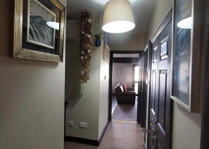 Palm Cove Luxurious Sea View Balcony Free Wifi Netflix Sleeps 5 בונדוראן