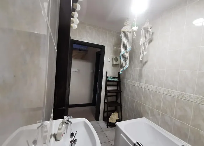 דירה Palm Cove Luxurious Sea View Balcony Free Wifi Netflix Sleeps 5 *