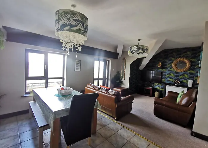 Palm Cove Luxurious Sea View Balcony Free Wifi Netflix Sleeps 5 * בונדוראן