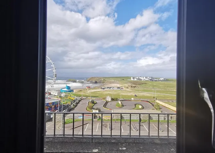 דירה Palm Cove Luxurious Sea View Balcony Free Wifi Netflix Sleeps 5