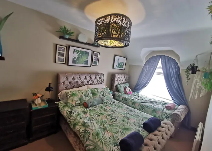 דירה Palm Cove Luxurious Sea View Balcony Free Wifi Netflix Sleeps 5 *