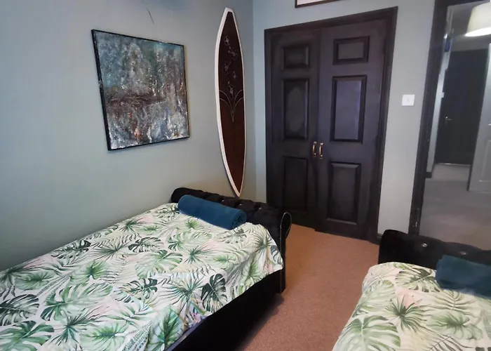 Palm Cove Luxurious Sea View Balcony Free Wifi Netflix Sleeps 5 * בונדוראן