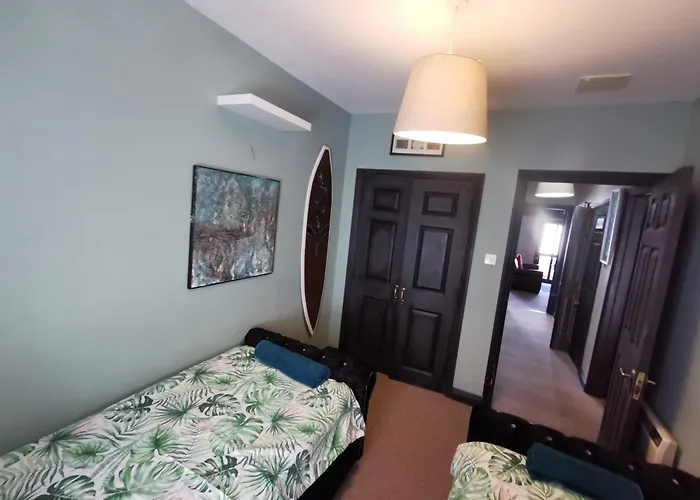 Palm Cove Luxurious Sea View Balcony Free Wifi Netflix Sleeps 5 דירה בונדוראן