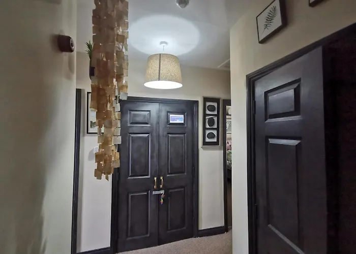 Palm Cove Luxurious Sea View Balcony Free Wifi Netflix Sleeps 5 בונדוראן