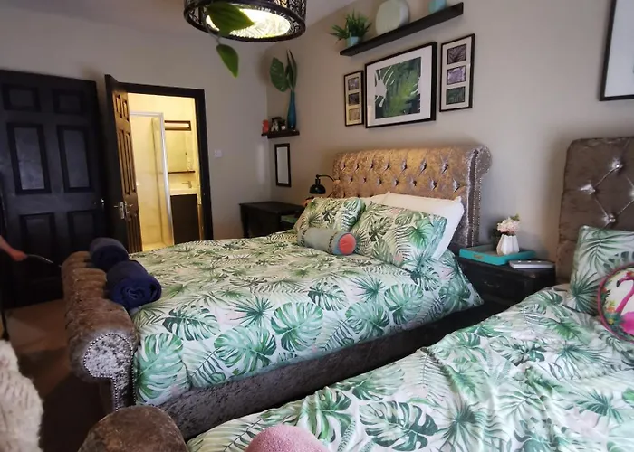 דירה Palm Cove Luxurious Sea View Balcony Free Wifi Netflix Sleeps 5 *